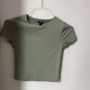 Express Body Contour Cropped Tee LARGE